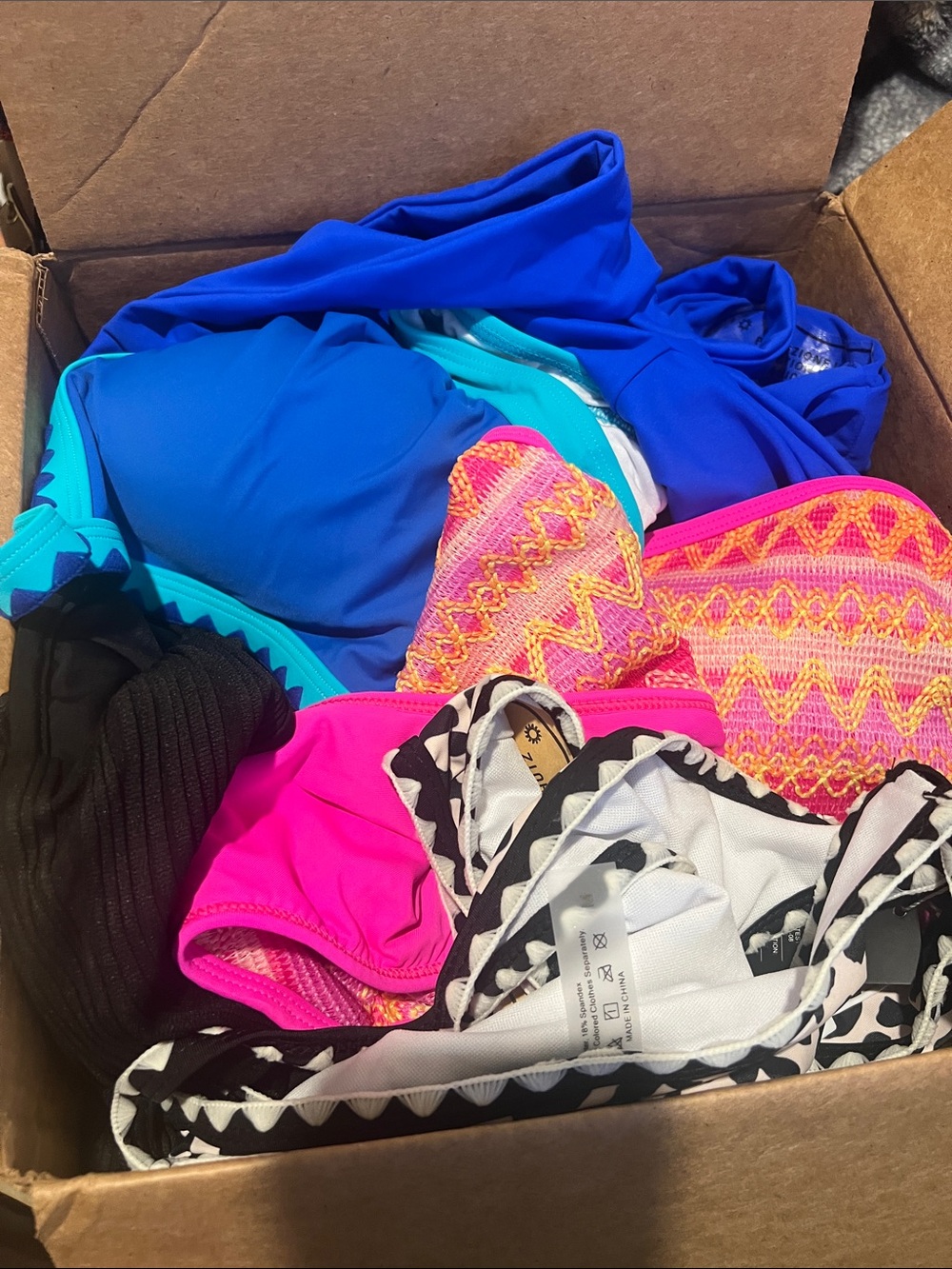 👙 WOMEN’S SWIMSUIT BUNDLE – 6 PIECES – MIXED SIZES 🌴☀️Bundle 1